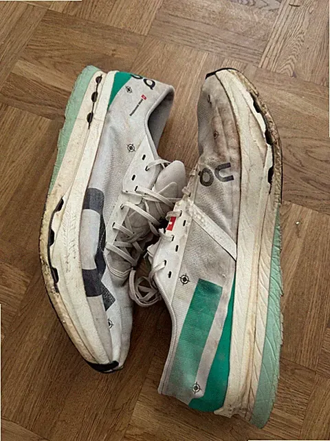 On Cloudboom Echo 3 Herren-Wettkampfschuhe in der Farbvariante Undyed-White/Mint