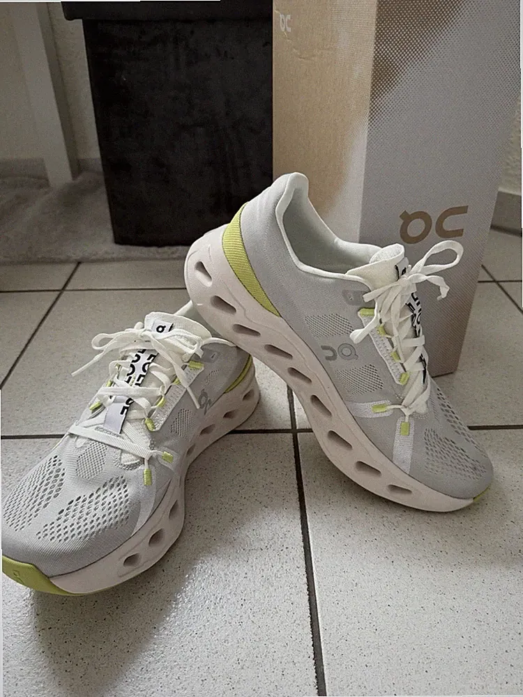 On Cloudeclipse Laufschuhe Weiß Sand Größe 44.5 Herren Sportschuhe Top Zustand