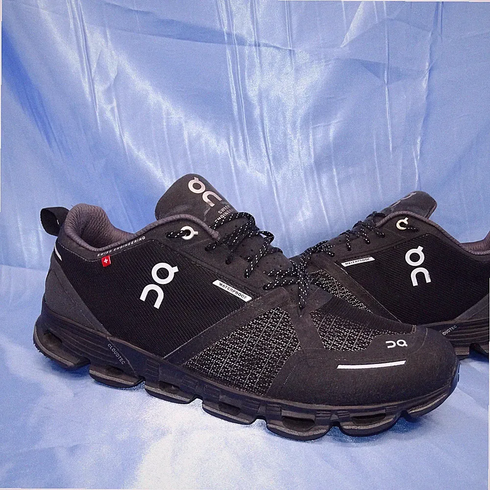ON CLOUDFLYER WATERPROOF GR 45 RUNNING LAUFSCHUHE CLOUDTEC SCHUHE SNEAKER