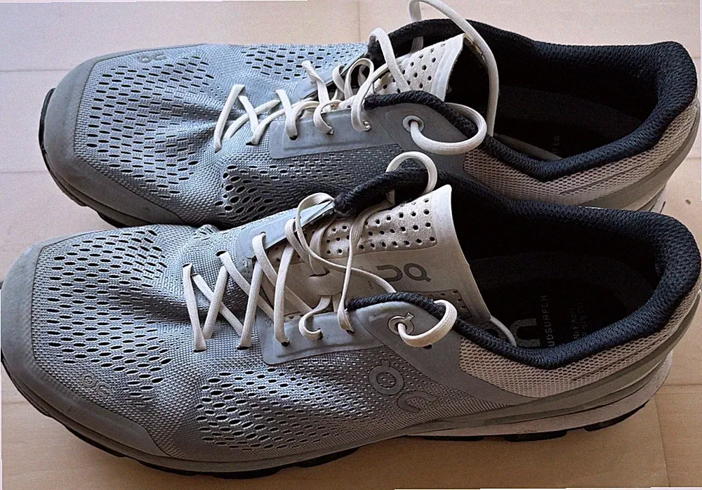 On Cloudsurfer Herren Laufschuhe Größe 44,5 UK 10