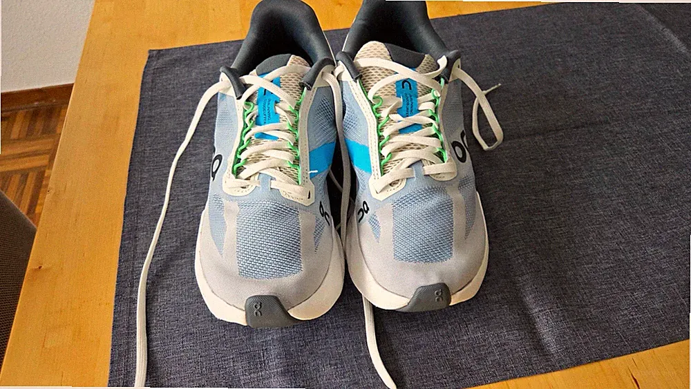 On Cloudsurfer Next Damen Laufschuhe Mesh atmungsaktiv Grau/Blau/Weiß