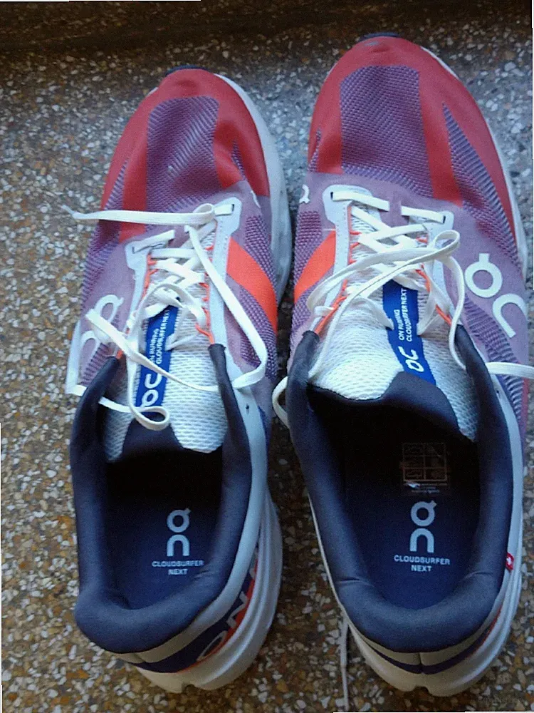 ON Cloudsurfer Next Indigo/Flame Gr. 50 33cm Asphalt Running Laufschuhe