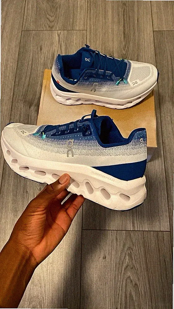 On Cloudtilt Herren Sneaker Laufschuh EU 43 Weiß/Blau Mesh Schnürung