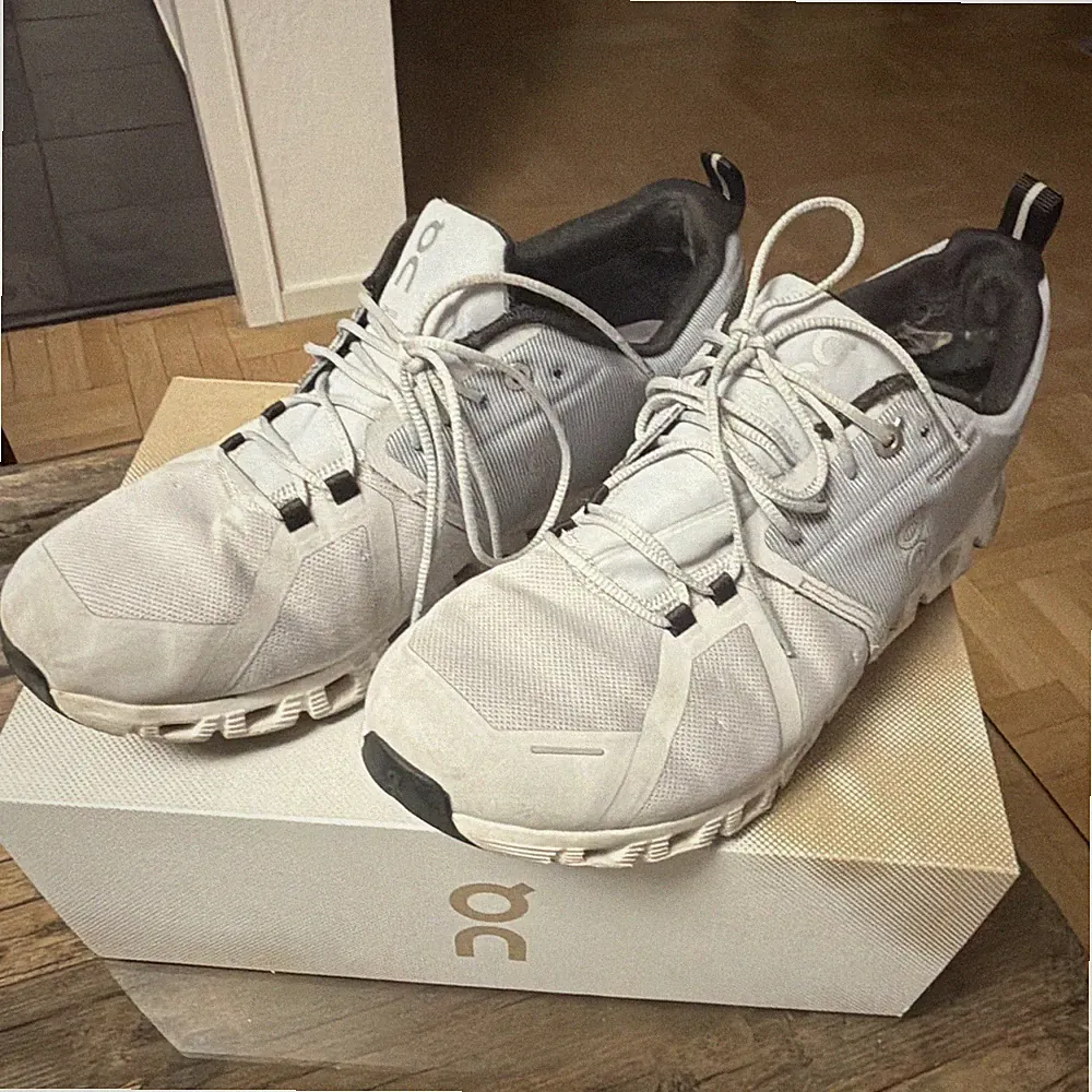 On Herren Laufschuhe Sneaker Silbergrau Waterproof in Größe U.S. 11,5 ￼
