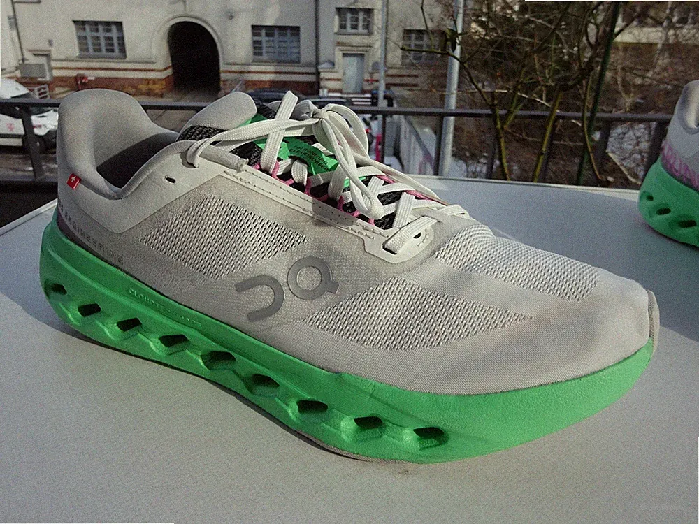 ON Running CLOUDSURFER Herren Sneaker Laufschuhe Textil Weiß Gr.42(UK8) TOP