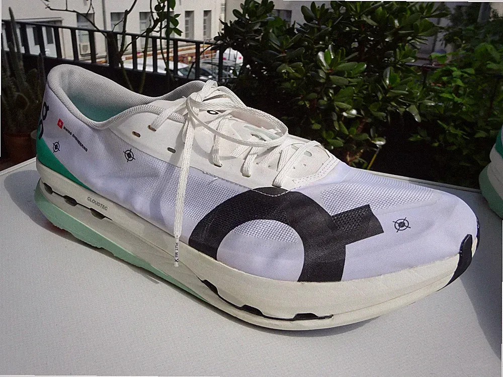 ON Running Echo 3 LIGHTNING RANGE Herr Sneaker Laufschuhe Weiß Gr.49(UK13,5) TOP