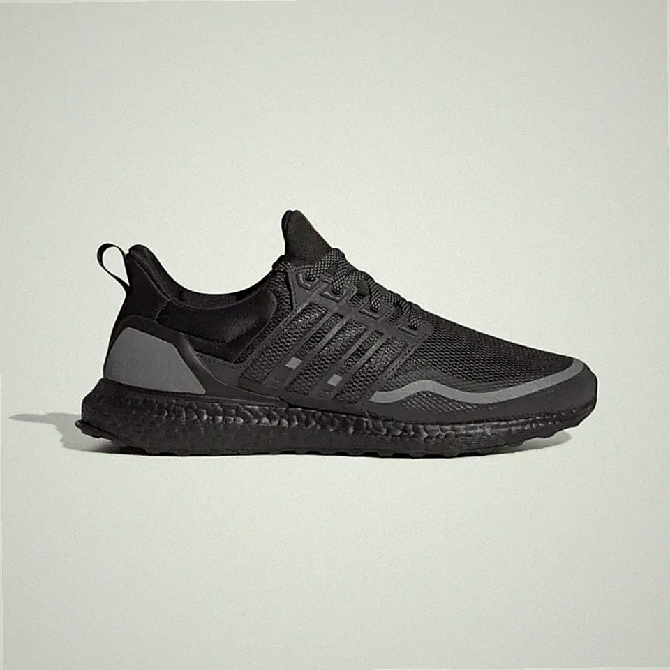 Original Adidas UltraBoost Reflective Schuhe® (Herren UK Größe 6,5 EUR 40) schwarz