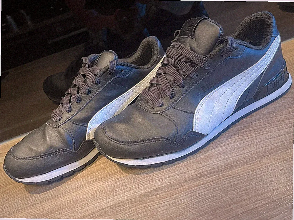Puma Echtleder Sneaker ST Runner v4 L, Gr. 38, schwarz, unisex, Laufschuhe