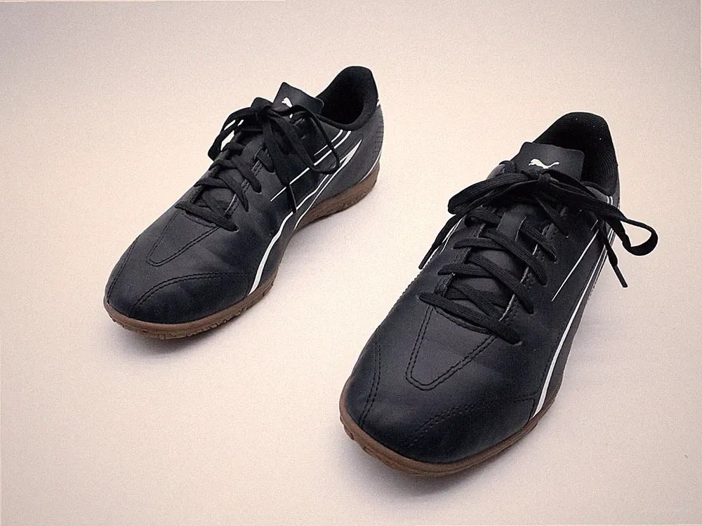 Puma Herren Hallen-Fußballschuhe Sportschuhe Schwarz Gr. 40,5 EU Art. 40883-98