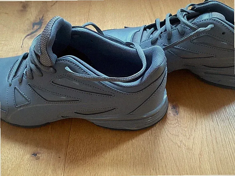 laufschuhe herren 43