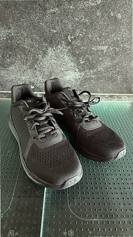 PUMA Laufschuhe Unisex Gr 42 5 Schwarz Ungetragen Neuwertig Top Zustand