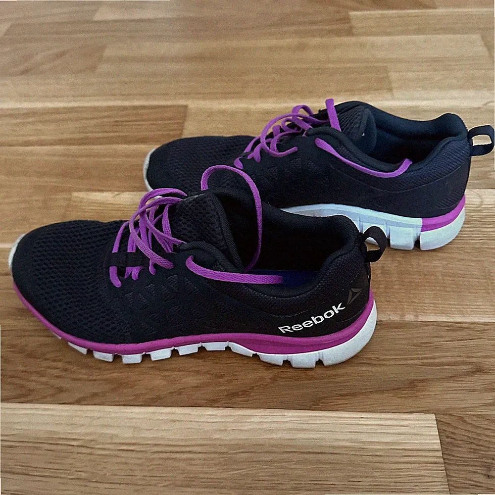 Reebok Damen Laufschuhe 38 Schwarz Lila Running Fitness Sneaker RBK BS8709
