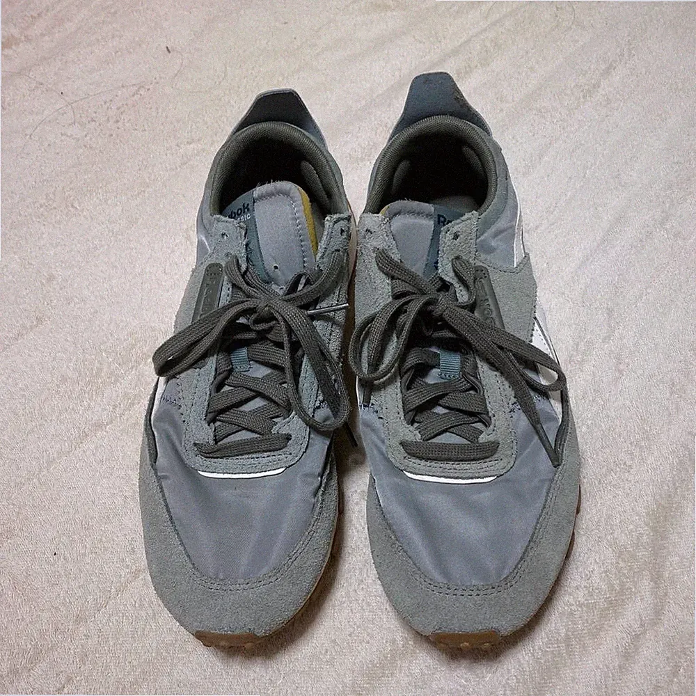 Freizeitkleidung Sportschuh