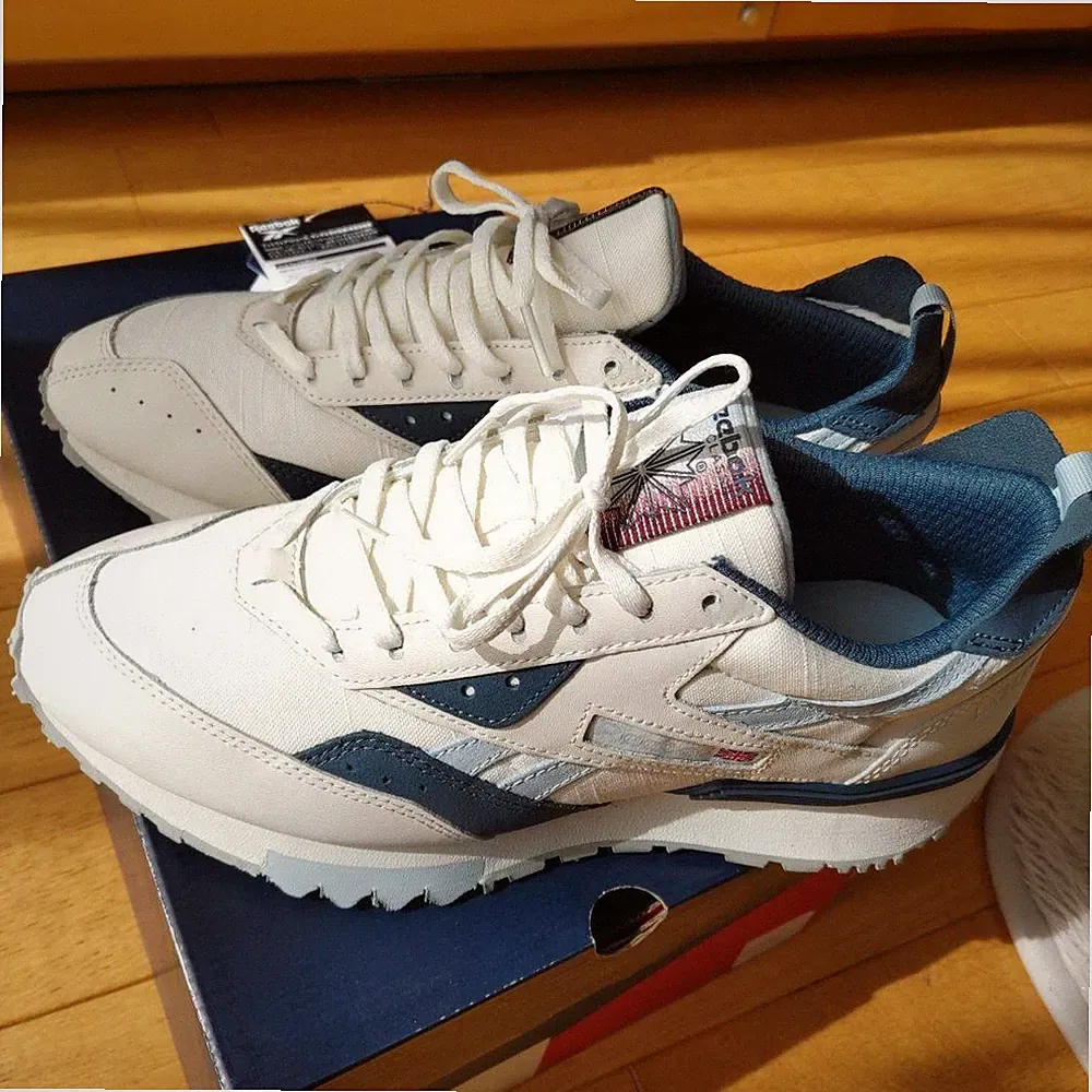 Reebok LX2200 Laufschuhe Herren 10US weiß/marine neu unbenutzt Sneaker