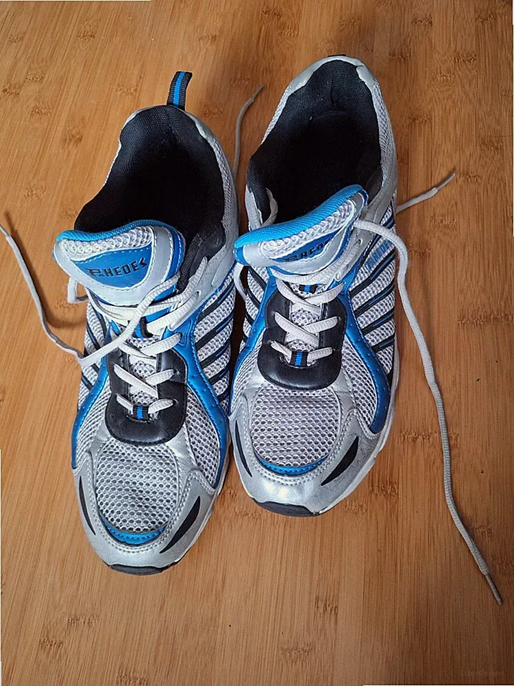 Blau Sneaker