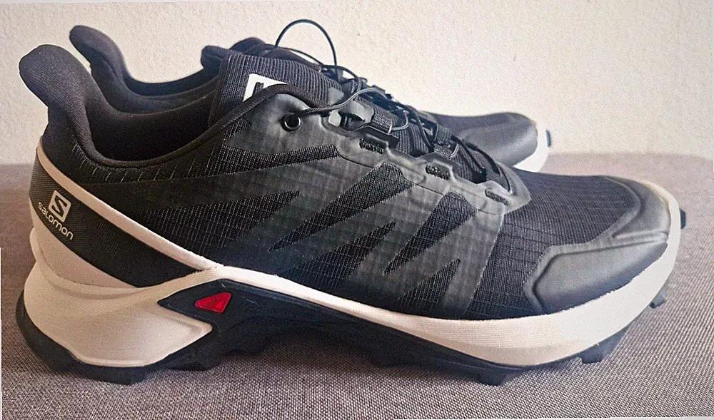 Salomon Supercross Laufschuh Gr. 8.5 NEU Schwarz/weiß