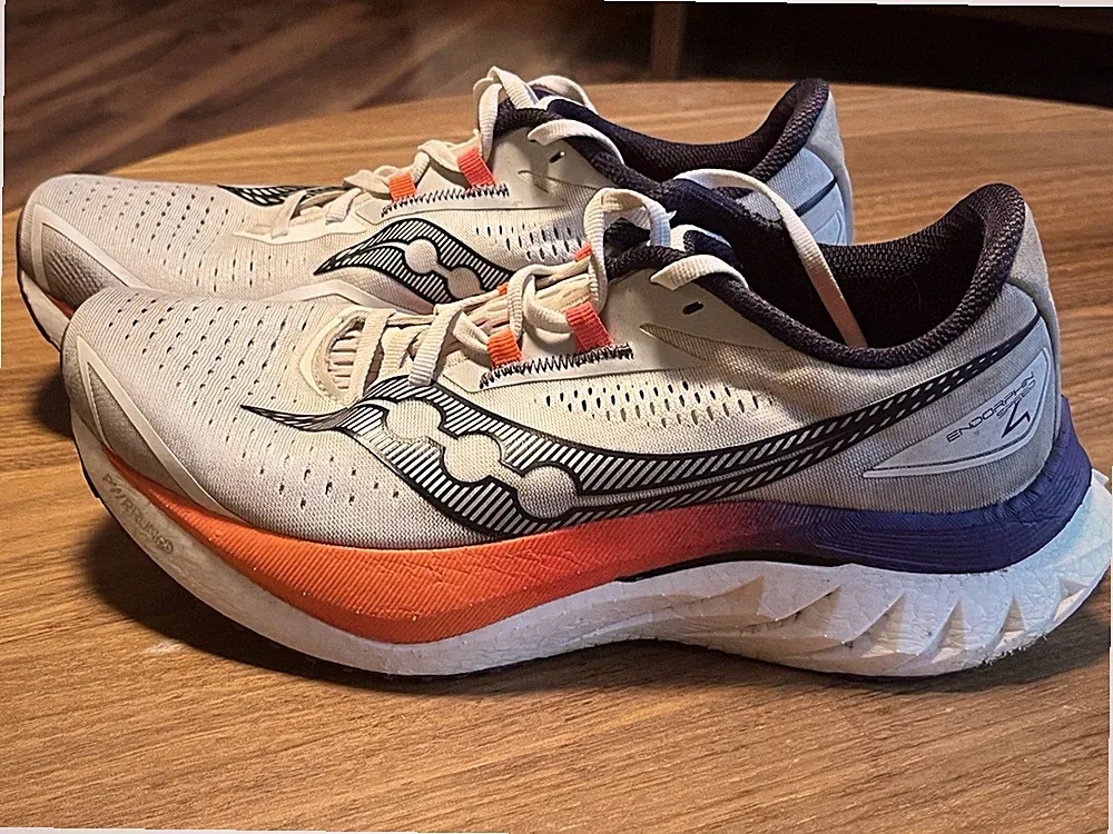 Saucony Endorphin Speed 4 Laufschuhe Herren, Größe 43