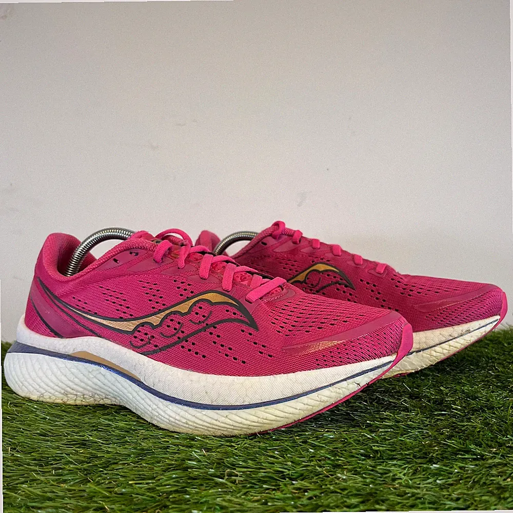 Saucony Laufschuhe Größe UK 9 Herren Endorphin Speed 3 leichte Schuhe