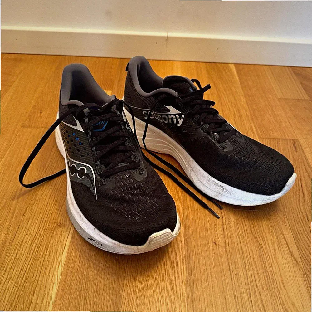 Saucony Ride 17 Herren Laufschuhe EU 45 US 11 schwarz/weiß - Wie Neu