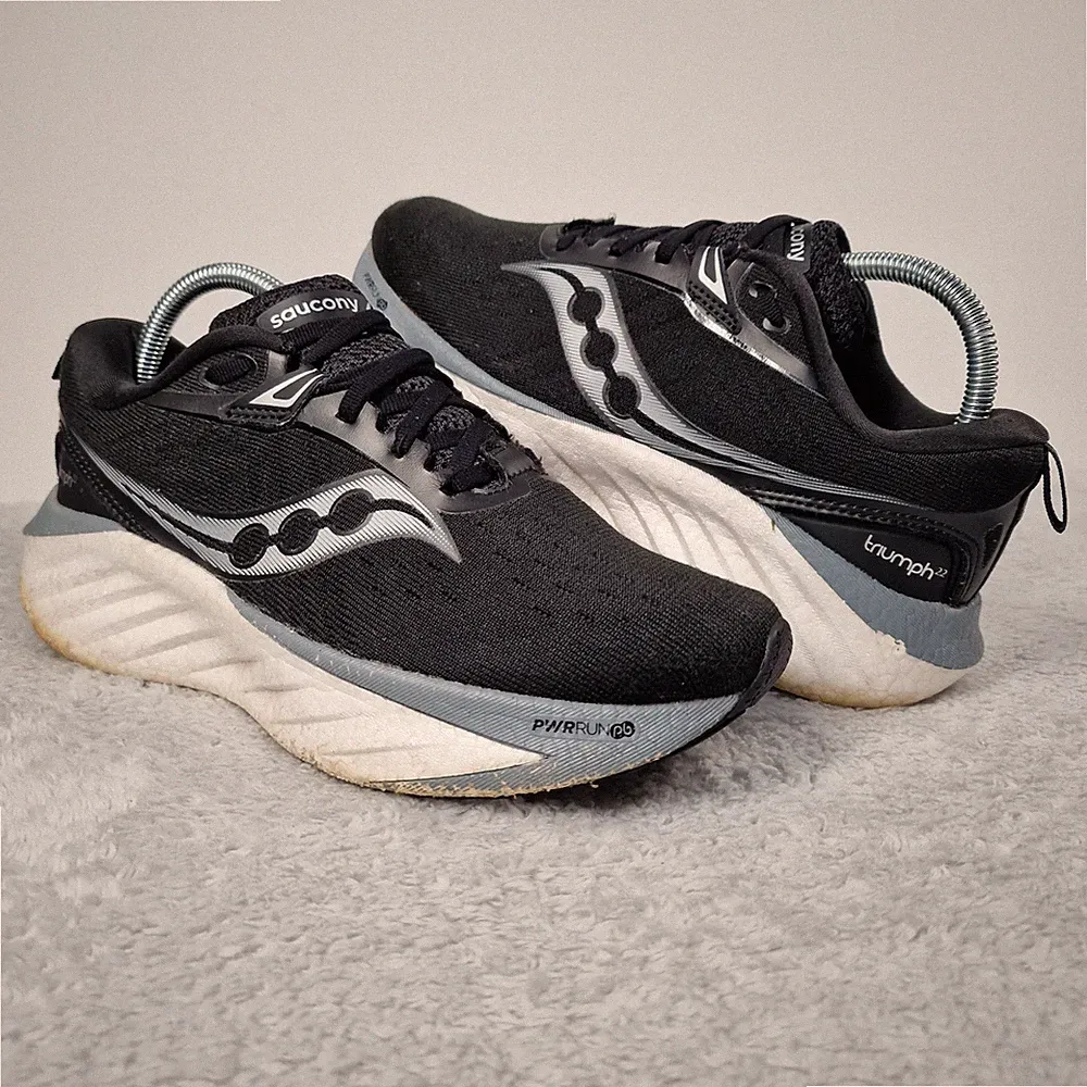 Saucony Triumph 22 Laufschuhe schwarz grau PWRRUN PB Herren UK 6 EU 40