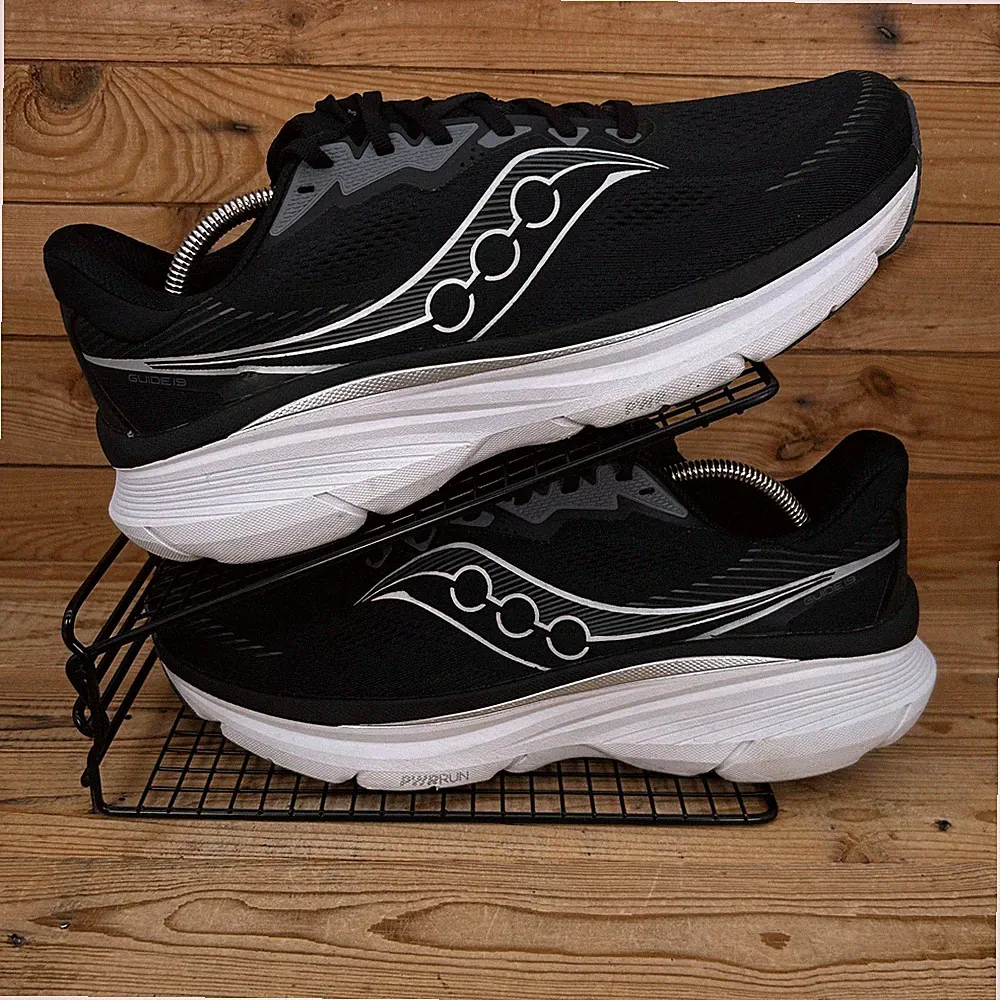 Saucony Turnschuhe Herren Größe UK 11 Guide 19 schwarz weiß Straßenlauf Fitnessschuhe