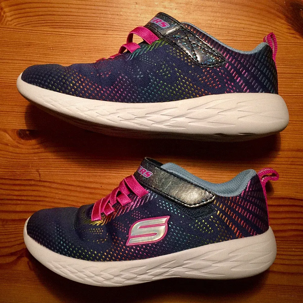 SKECHERS Go Run 600 Shimmer Speeder Laufschuh Sneaker Gr. 29 EU navy multicolor
