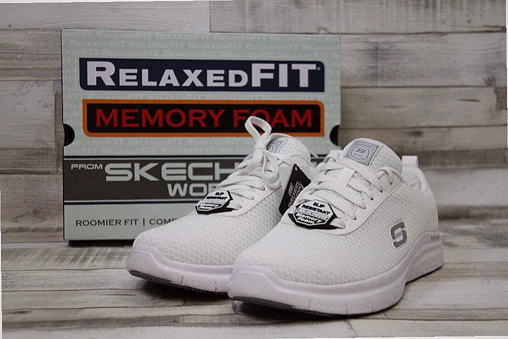 Skechers Herren Schnürschuh Weiß mit rutschhemmender Laufsohle – Neu & Stilvoll