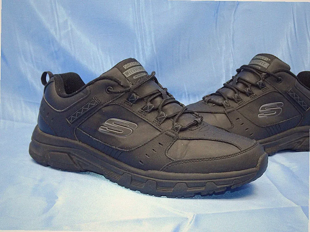 SKECHERS RELAXED FIT MEMORY FOAM SNEAKER GR 45 SCHUHE LEDER SCHWARZ HERREN A4