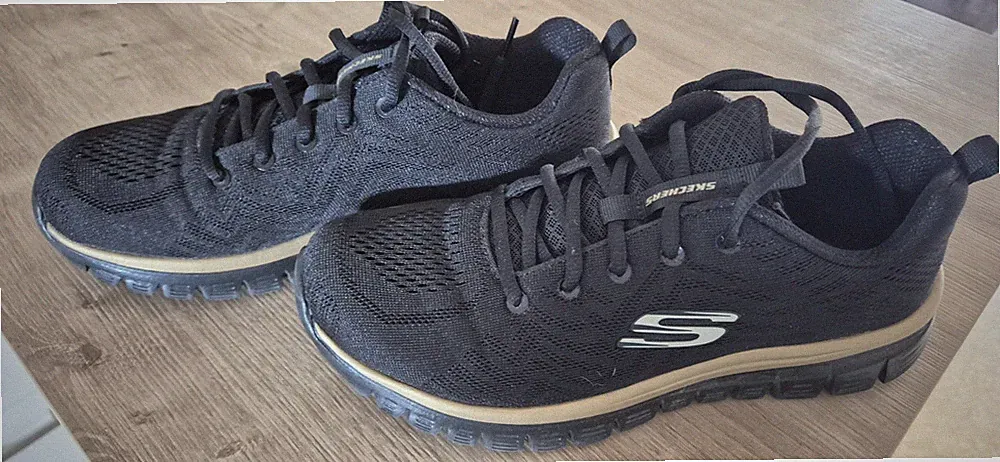 SKECHERS Sneaker schwarz Textil Low Top Schnürung atmungsaktiv Walking EU 38,5