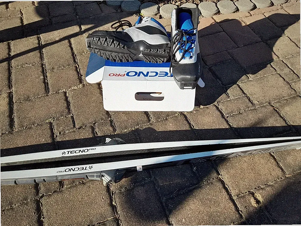 Skischuhe 42 neuwertig, Marke Tecno, auch mit Ski 190cm, Langlauf