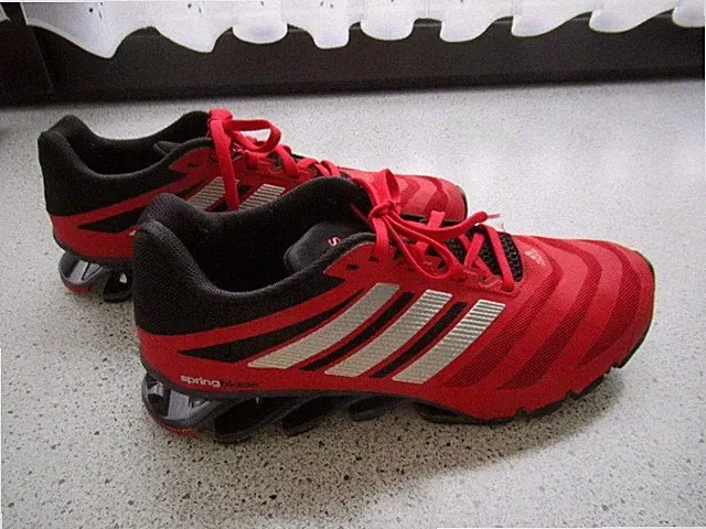 Sneakers/Laufschuhe Turnschuhe „ADIDAS SPRINGBLADE“ US 9 od.42 2/3 rot/schwarz
