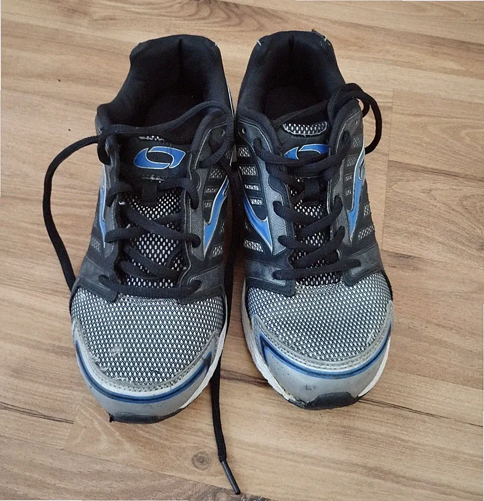 Grau Hallenschuh