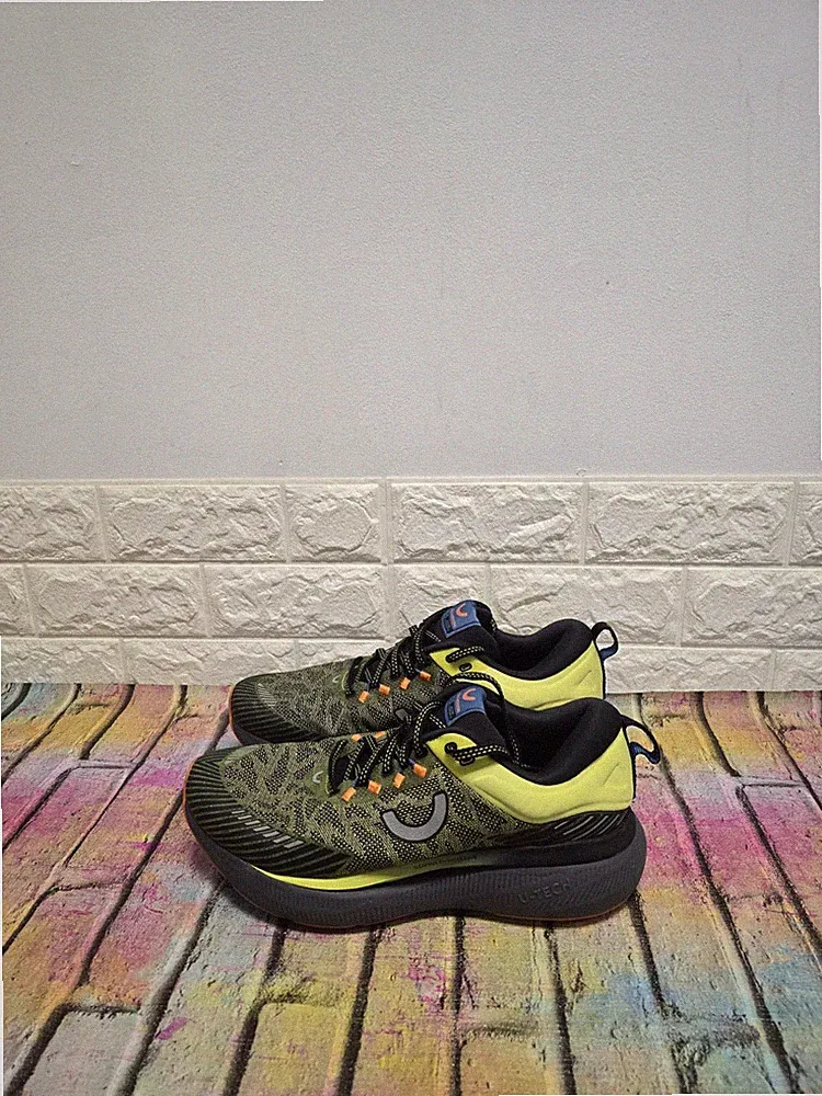 True Motion U-Tech Aion Elements Off Road Laufschuhe UK 8,5 Herren UVP 170£