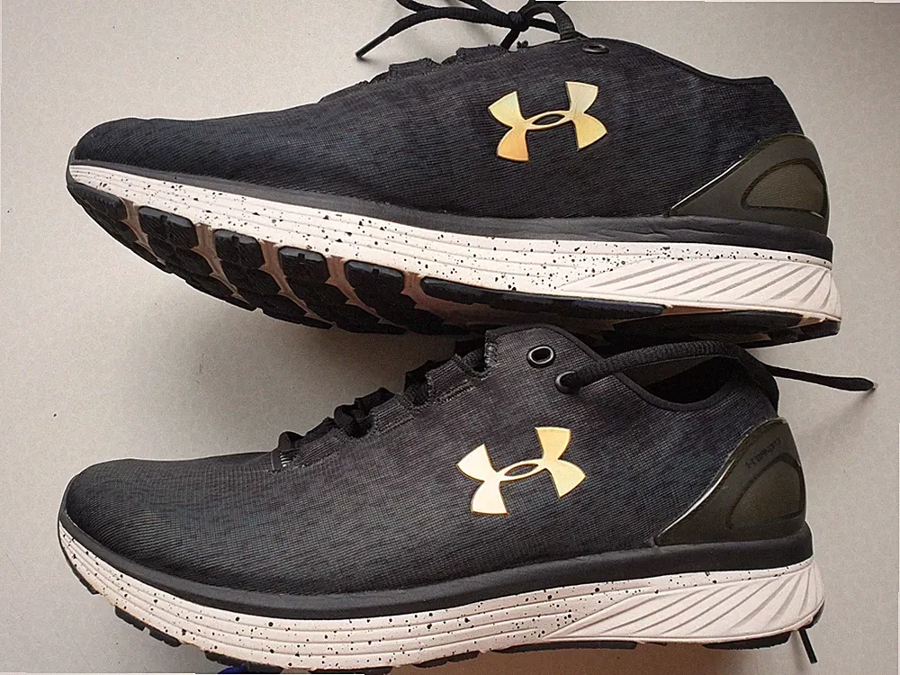 Under Armour Charged Bandit 3 Herren Laufschuhe Schwarz Gold Gr. 44 US 10