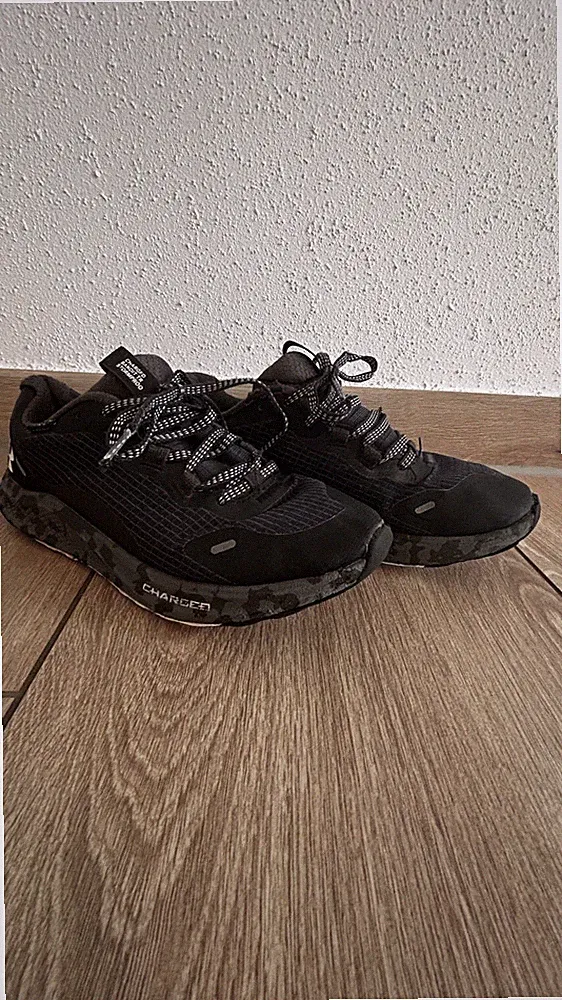 Under Armour Charged Bandit Gr. 36 Wander - und Laufschuhe