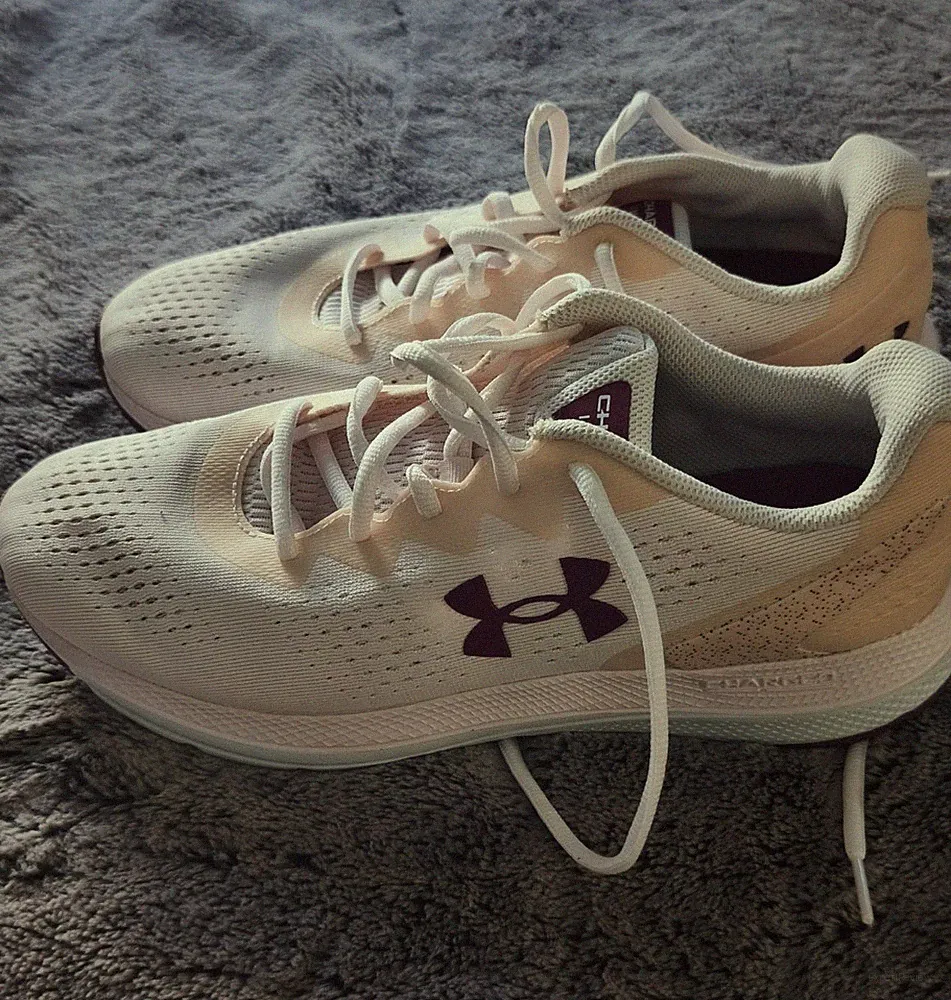 Under Armour Charged Impulse Herren Laufschuhe Sneaker Weiß/Beige EU 42,5