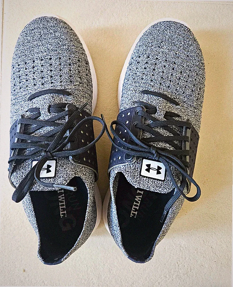 Under Armour Charged Will Unisex Laufschuhe Sneaker atmungsaktiv EU 40 Grau