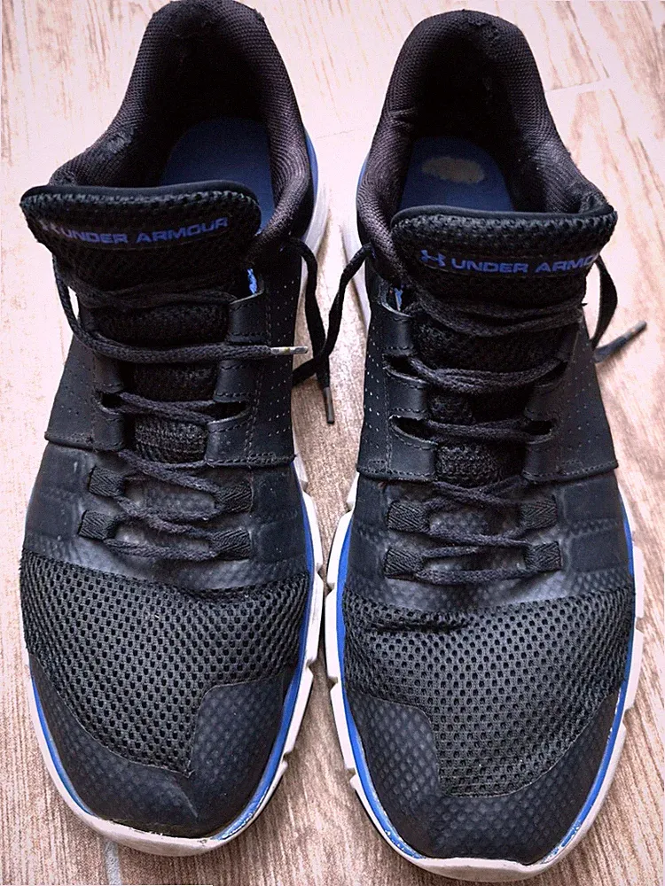 Under Armour Herren Schuhe Gr. 44 schwarz weiß blau Laufschuhe Fitnessschuhe