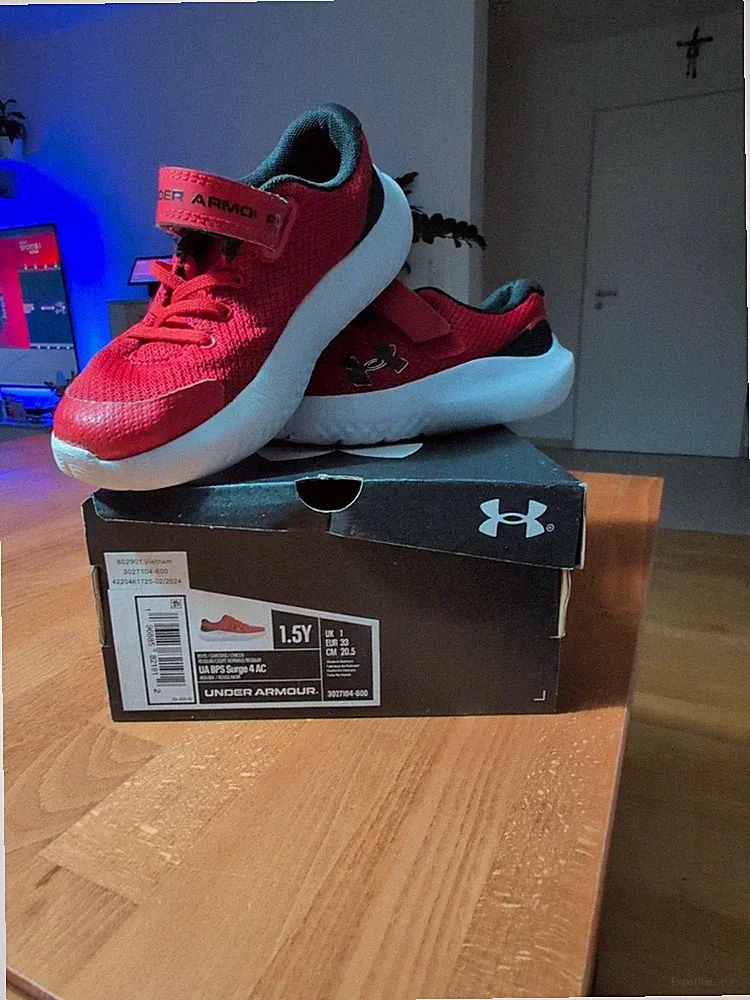 Under Armour Jungen Laufschuhe BPS Surge 4 AC 3027104 Laufschuh Gr.33