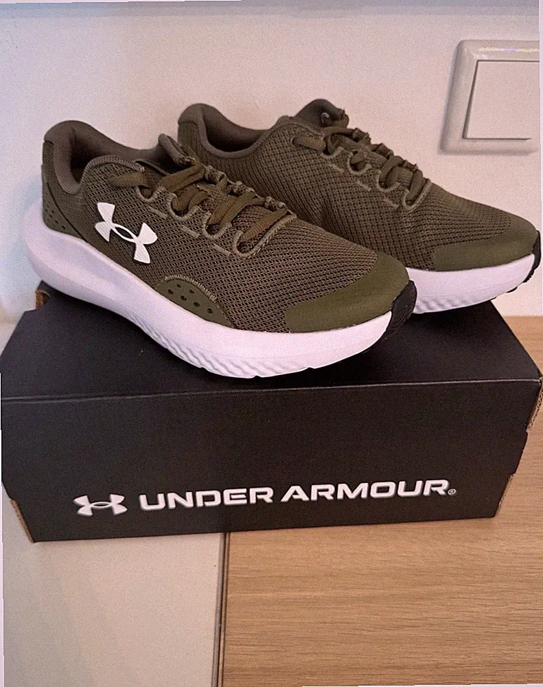 Under Armour Surge 4 Herren Laufschuhe Sneaker atmungsaktiv Khaki/Weiß EU 38