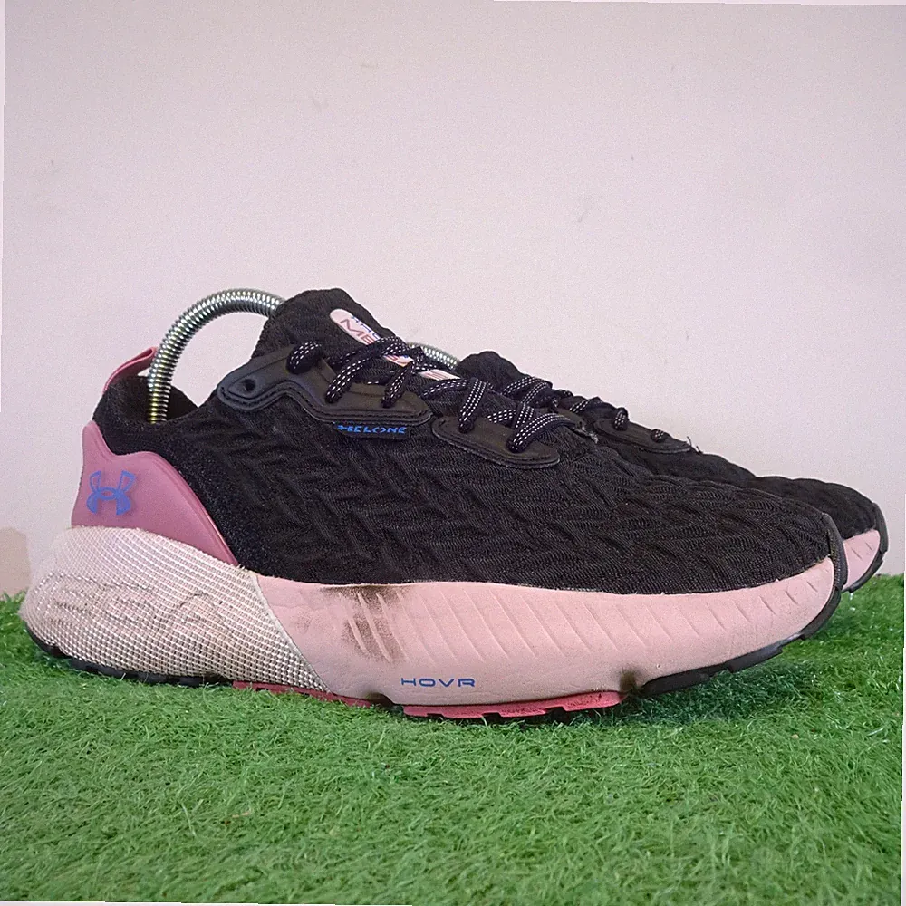 Under Armour Trailrunning Sneaker Größe UK 6,5 Herren HOVR Machina Offroad Schuhe