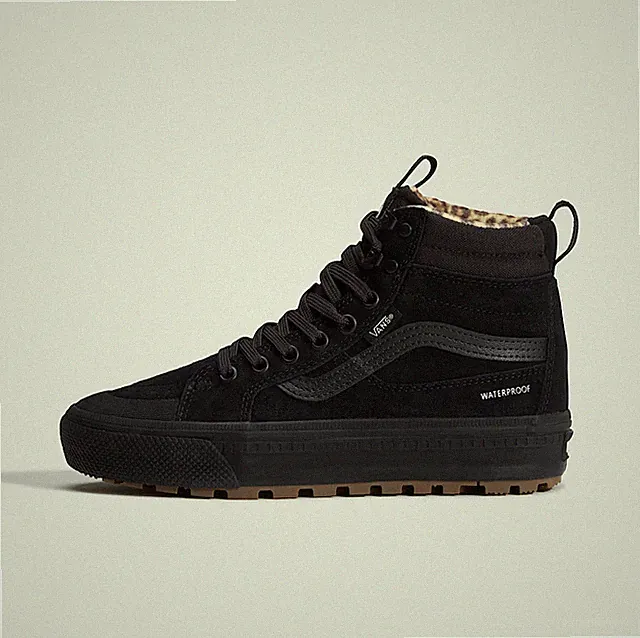 Vans Original Sk8-Hi wasserdichte isolierte Schuhe in Schwarz und Futter mit Animal-Print
