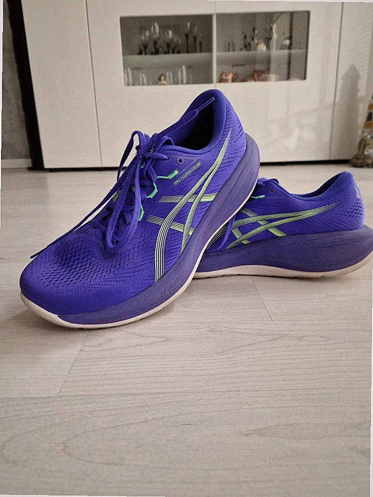 Verkaufe ASICS Cumulus 28 Herren Gr.47 Laufschuh Sportschuhe