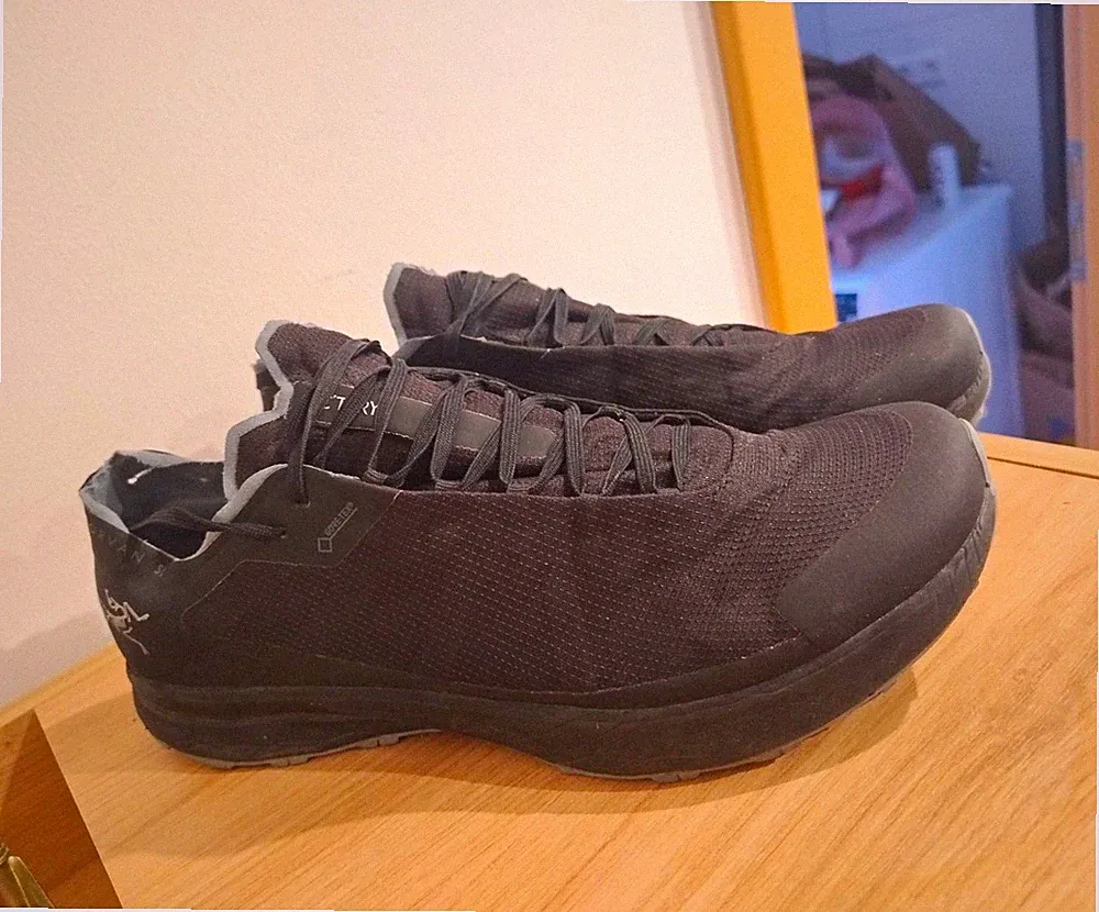 Vibram Herren Wanderschuhe/Outdoorschuhe Schwarz mit Vibram-Sohle