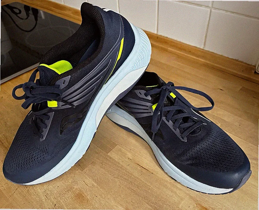 #wie neu #Saucony München Herren 5 S #Gr 45 night/citron #Laufschuhe
