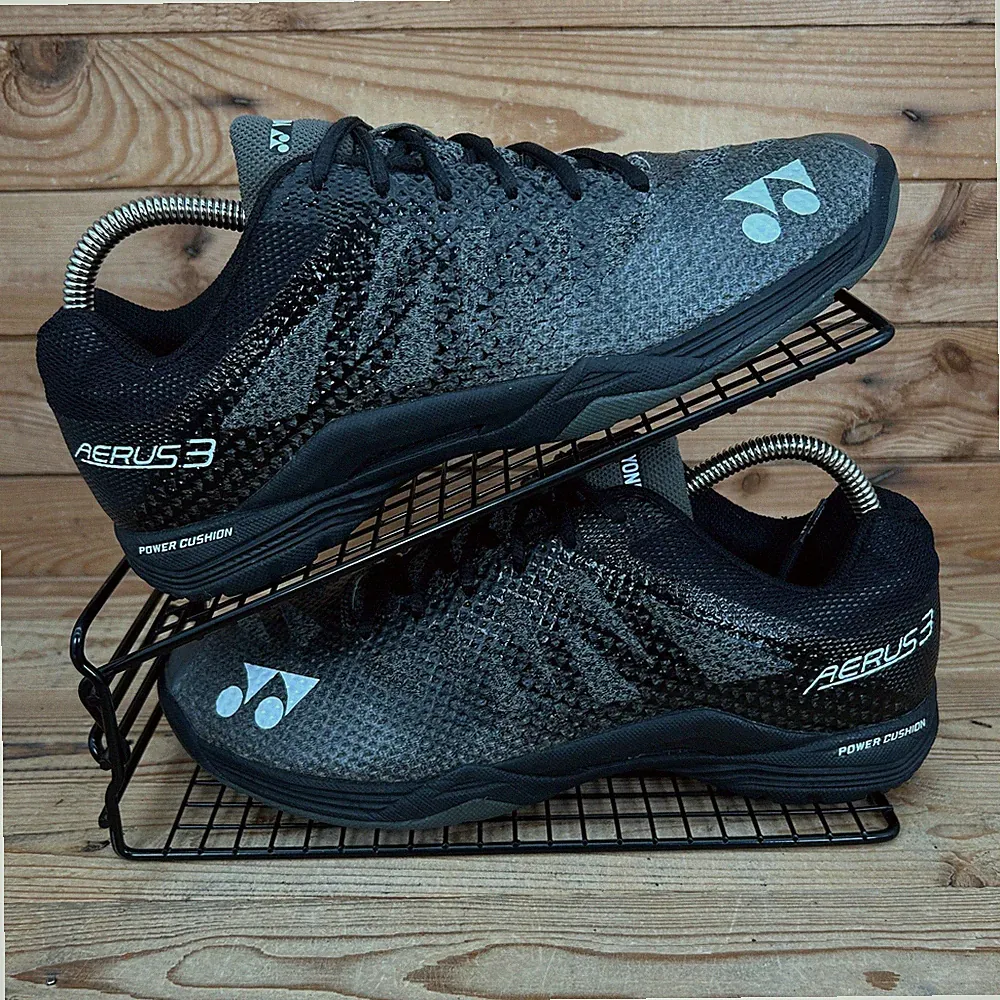 Yonex Badmintonschuhe Herren Größe UK 8 Power Cushion Aerus 3 schwarz Hallenschuhe
